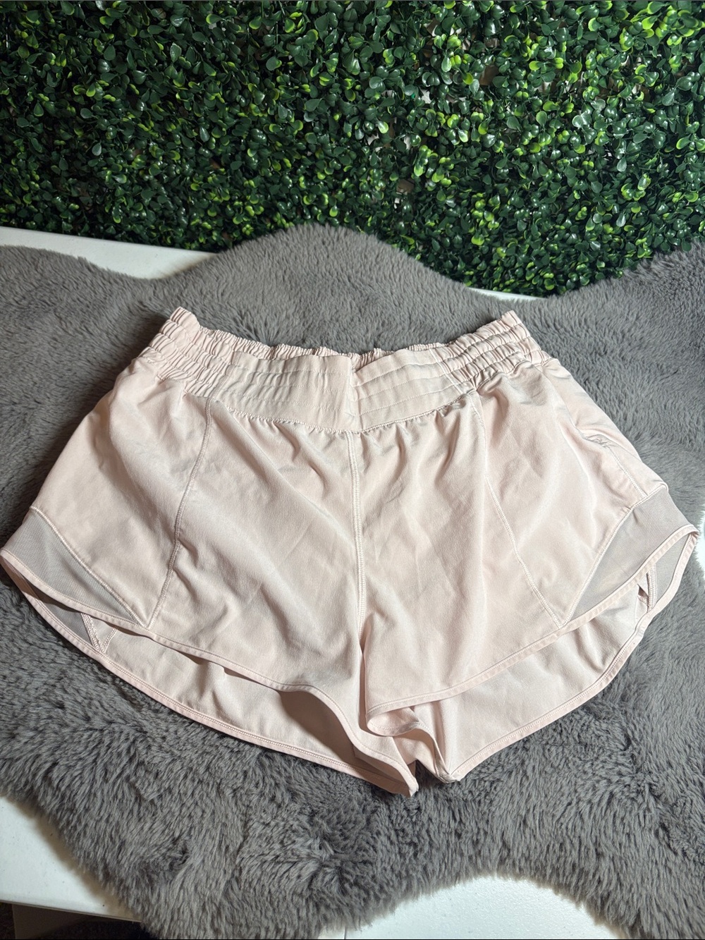 lululemon athletica Light Pink Hotty Hot 2.5” Shorts Size 12